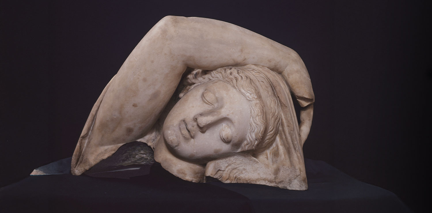 The Head of Sleeping Ariadne, Broken. The Power of the Fragment
