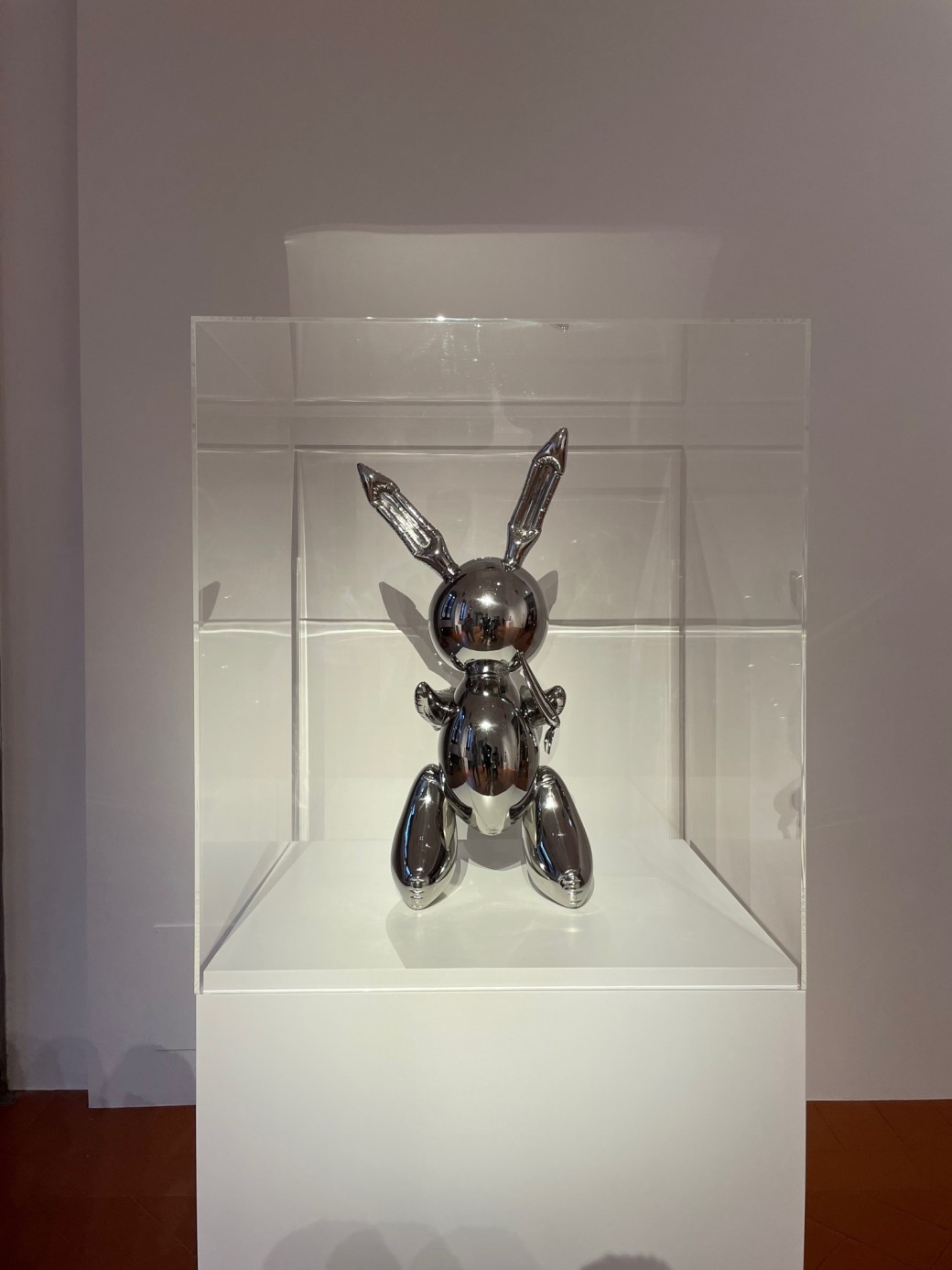 Jeff Koons Shine. Exhibiting Rabbit, the most expensive artwork by