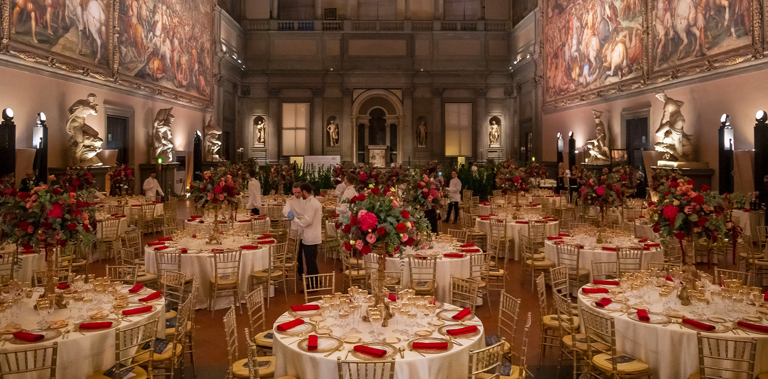 Una delle passate edizioni della Luxury Charity Dinner della Fondazione Ant Italia Onlus nel Salone dei Cinquecento di Palazzo Vecchio (ph. Alessandro Fibbi)