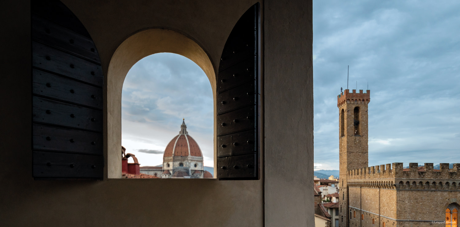 La spettacolare vista dal tetto di Palazzo Gondi  sulla Cupola del Brunelleschi e il Palazzo del Bargello (ph. Dario Garofalo)