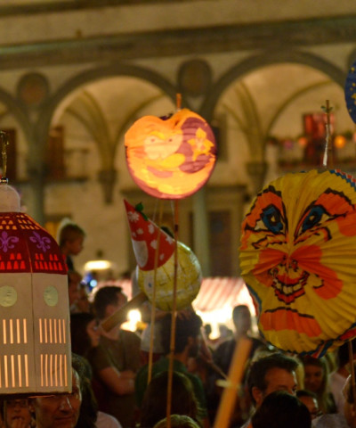 Luminose lanterne di carta colorata: sono loro le protagoniste della notte della Rificolona 