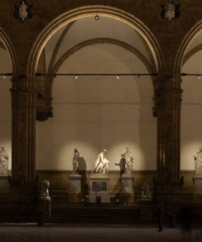 At night, the beauty of the Loggia appears like a threatre set