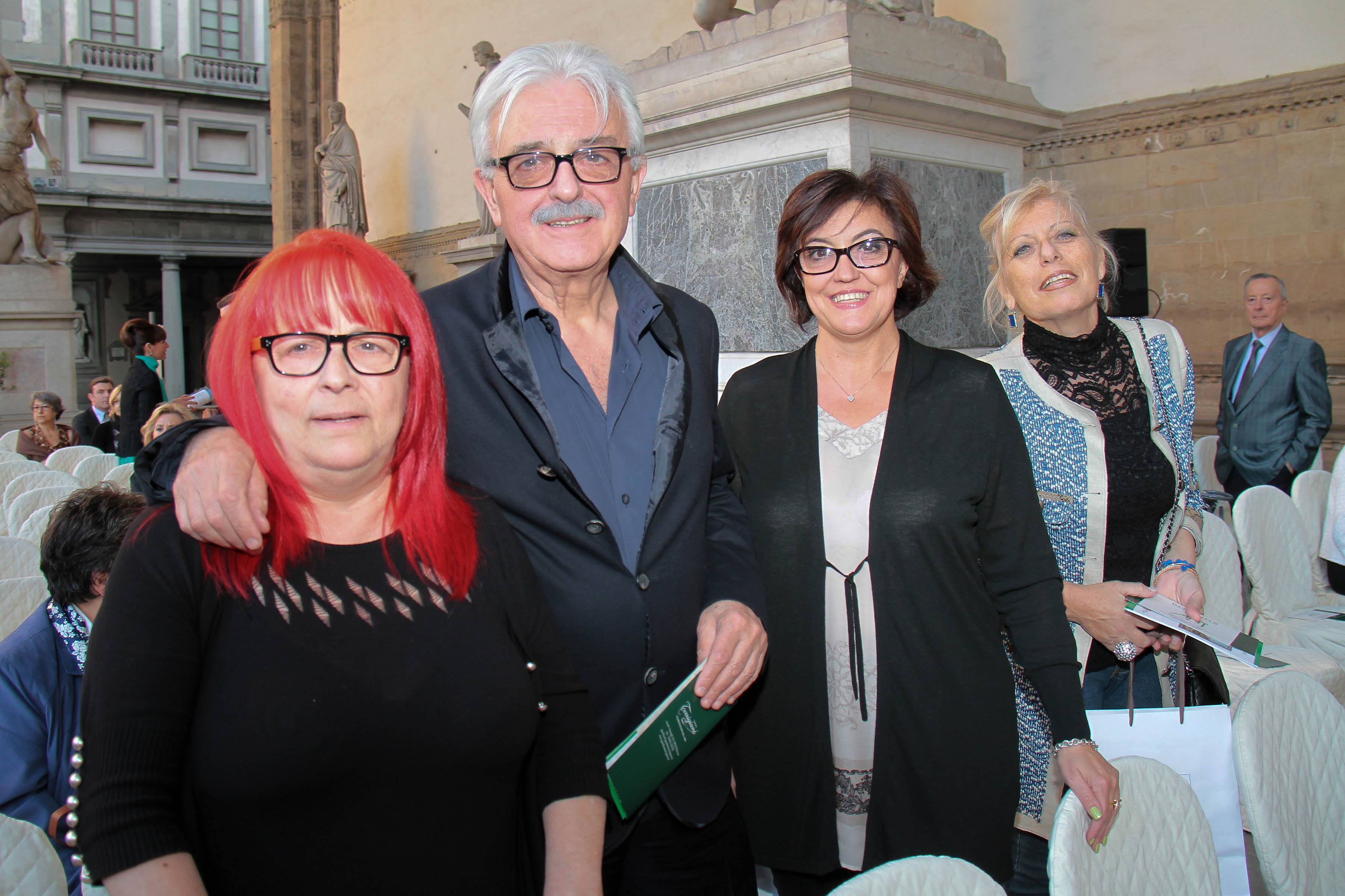 PRESSPHOTO Firenze, Loggia dei Lanzi, asta benefica per ANT organizzata da Farsetti. Nella foto Gabriella Gori, Gianfranco Locchi, Marta Carcasci e Daniela Roselli
Giuseppe Cabras/New Press Photo