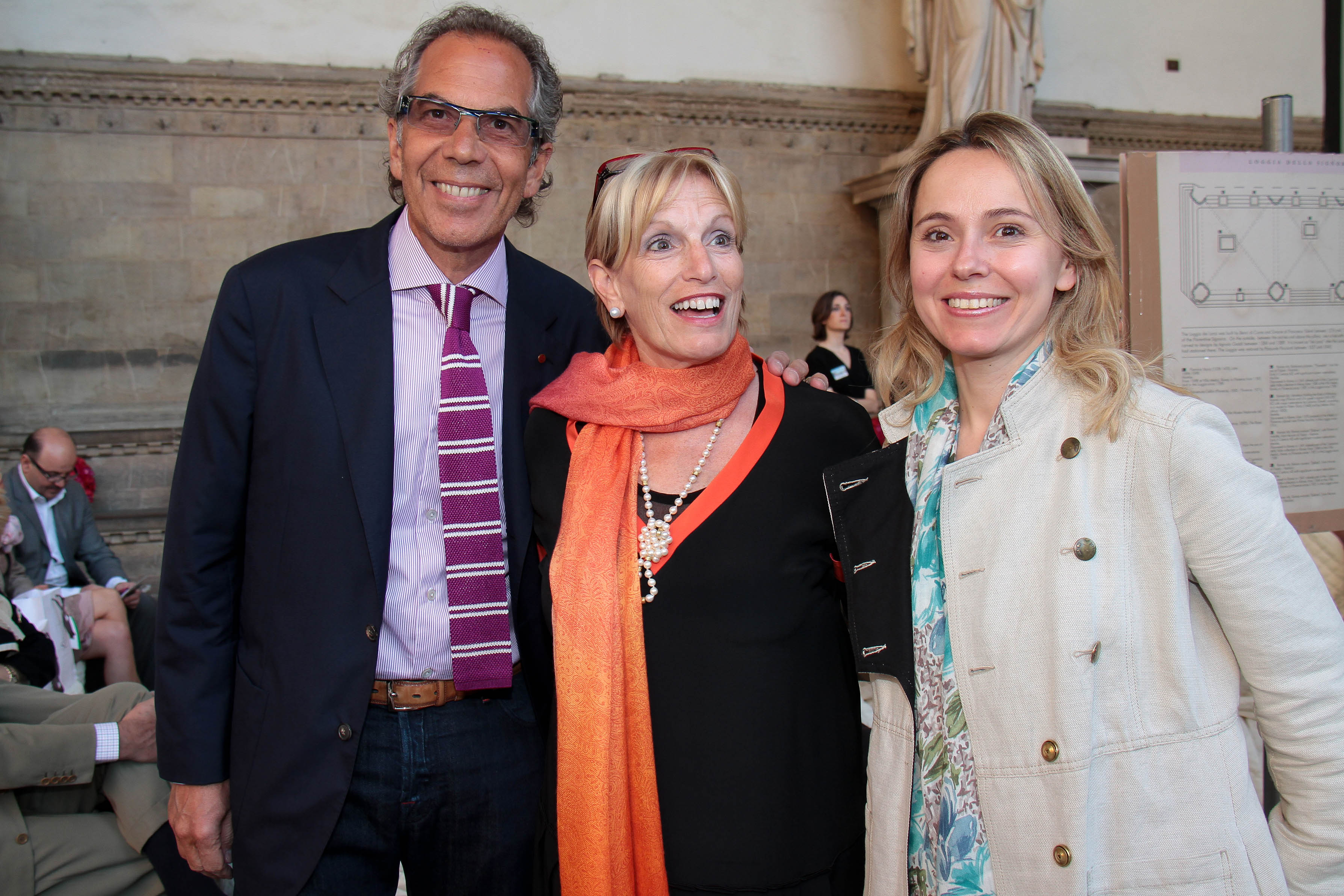 PRESSPHOTO Firenze, Loggia dei Lanzi, asta benefica per ANT organizzata da Farsetti. Nella foto Cinzia Gagnarli, Miriam e Nello Levine 
Giuseppe Cabras/New Press Photo