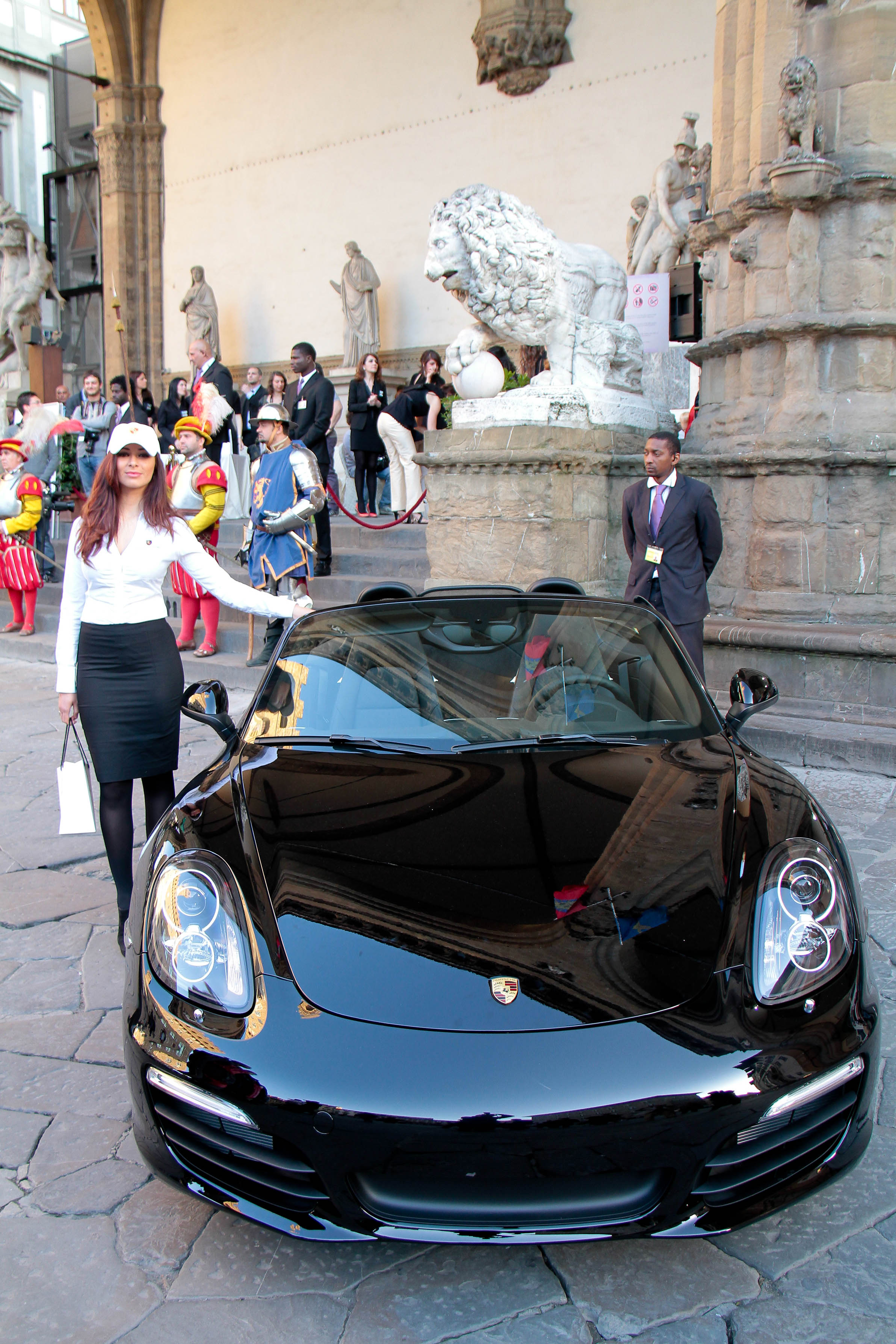 PRESSPHOTO Firenze, Loggia dei Lanzi, asta benefica per ANT organizzata da Farsetti. Nella foto Porsche
Giuseppe Cabras/New Press Photo