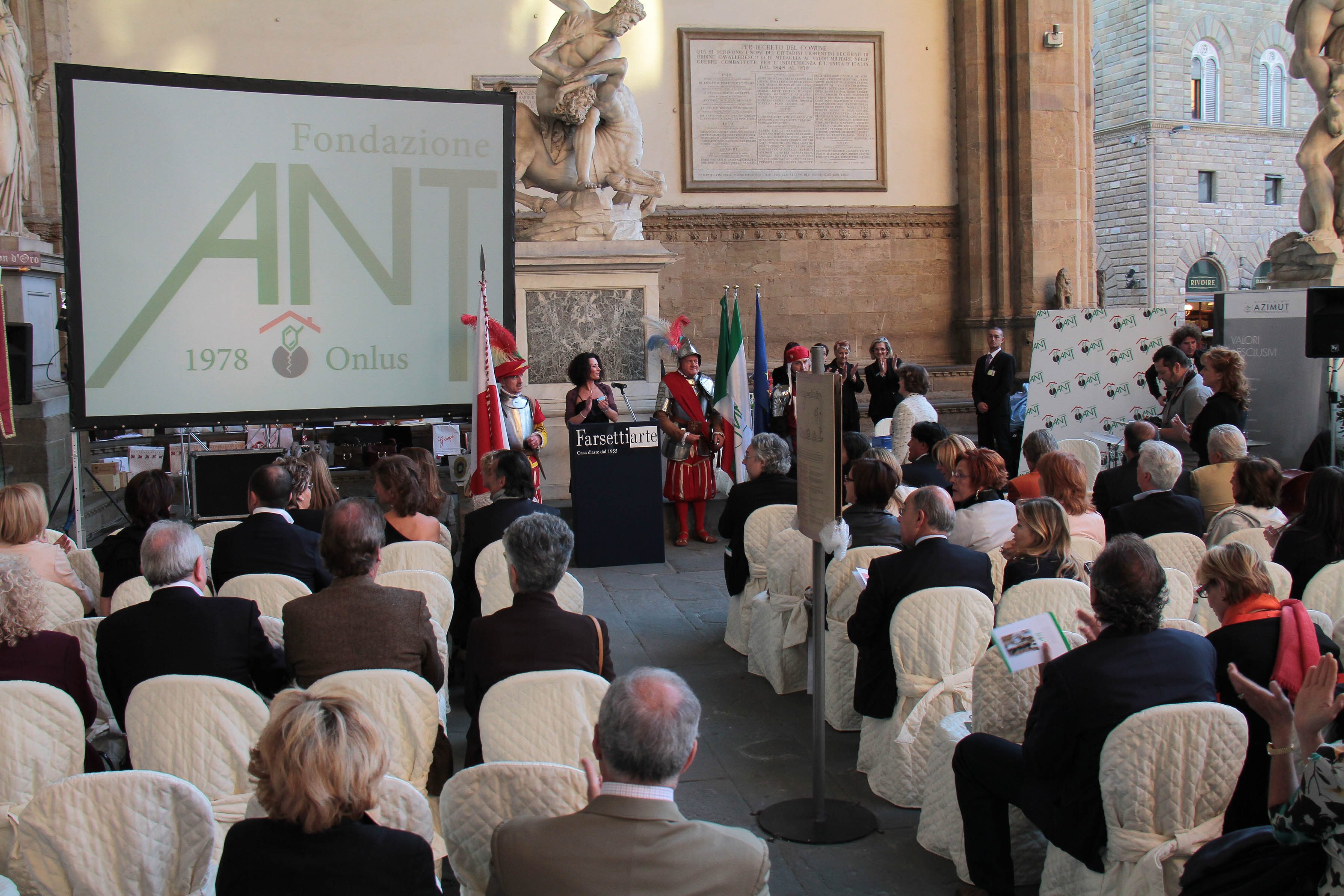 PRESSPHOTO Firenze, Loggia dei Lanzi, asta benefica per ANT organizzata da Farsetti. Nella foto 
Giuseppe Cabras/New Press Photo