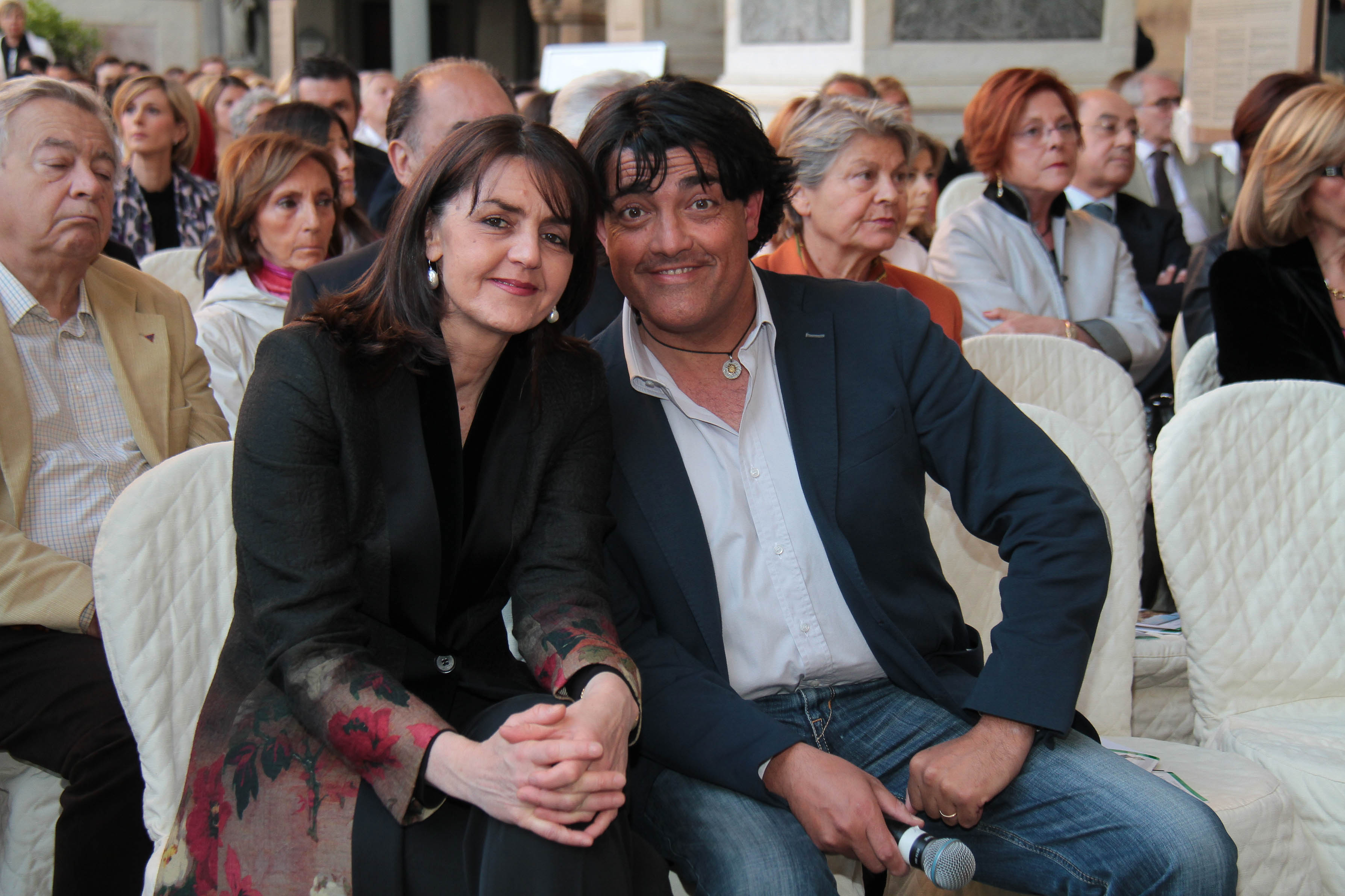 PRESSPHOTO Firenze, Loggia dei Lanzi, asta benefica per ANT organizzata da Farsetti. Nella foto Gaetano Gennai e Sonia Farsetti
Giuseppe Cabras/New Press Photo