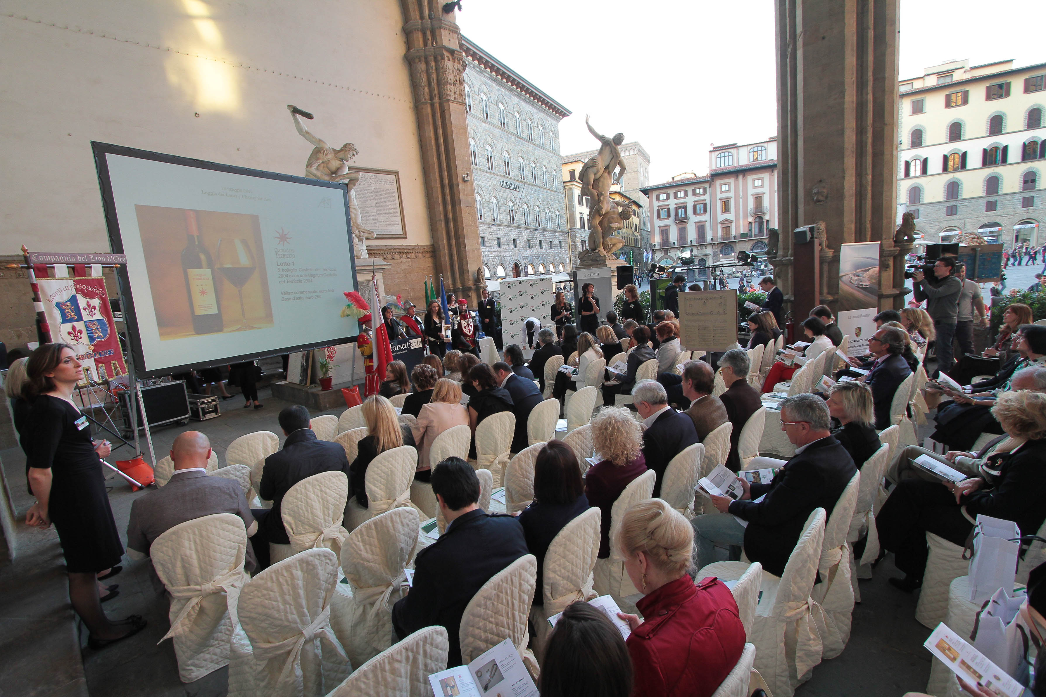 PRESSPHOTO Firenze, Loggia dei Lanzi, asta benefica per ANT organizzata da Farsetti. Nella foto 
Giuseppe Cabras/New Press Photo