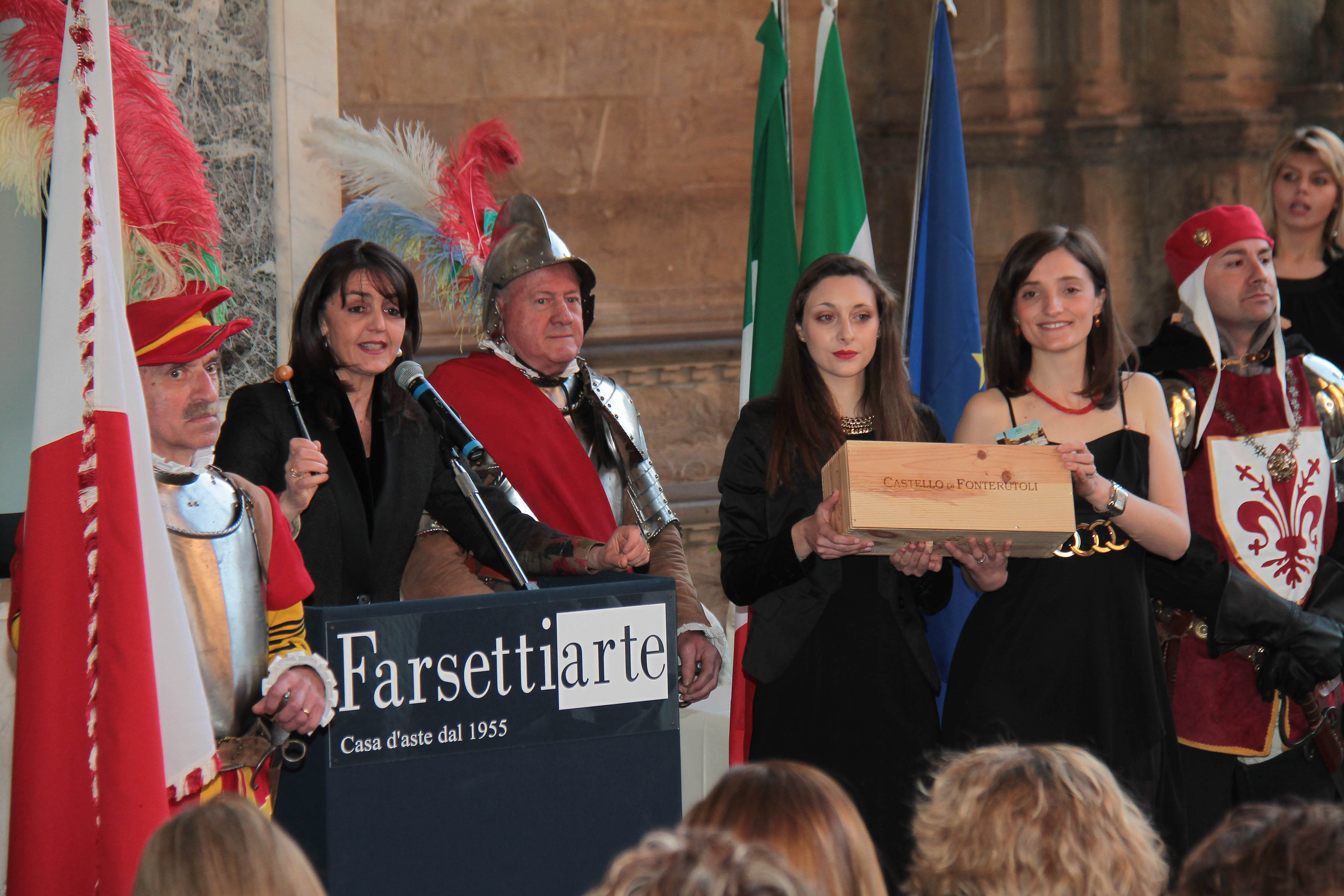 PRESSPHOTO Firenze, Loggia dei Lanzi, asta benefica per ANT organizzata da Farsetti. Nella foto 
Giuseppe Cabras/New Press Photo