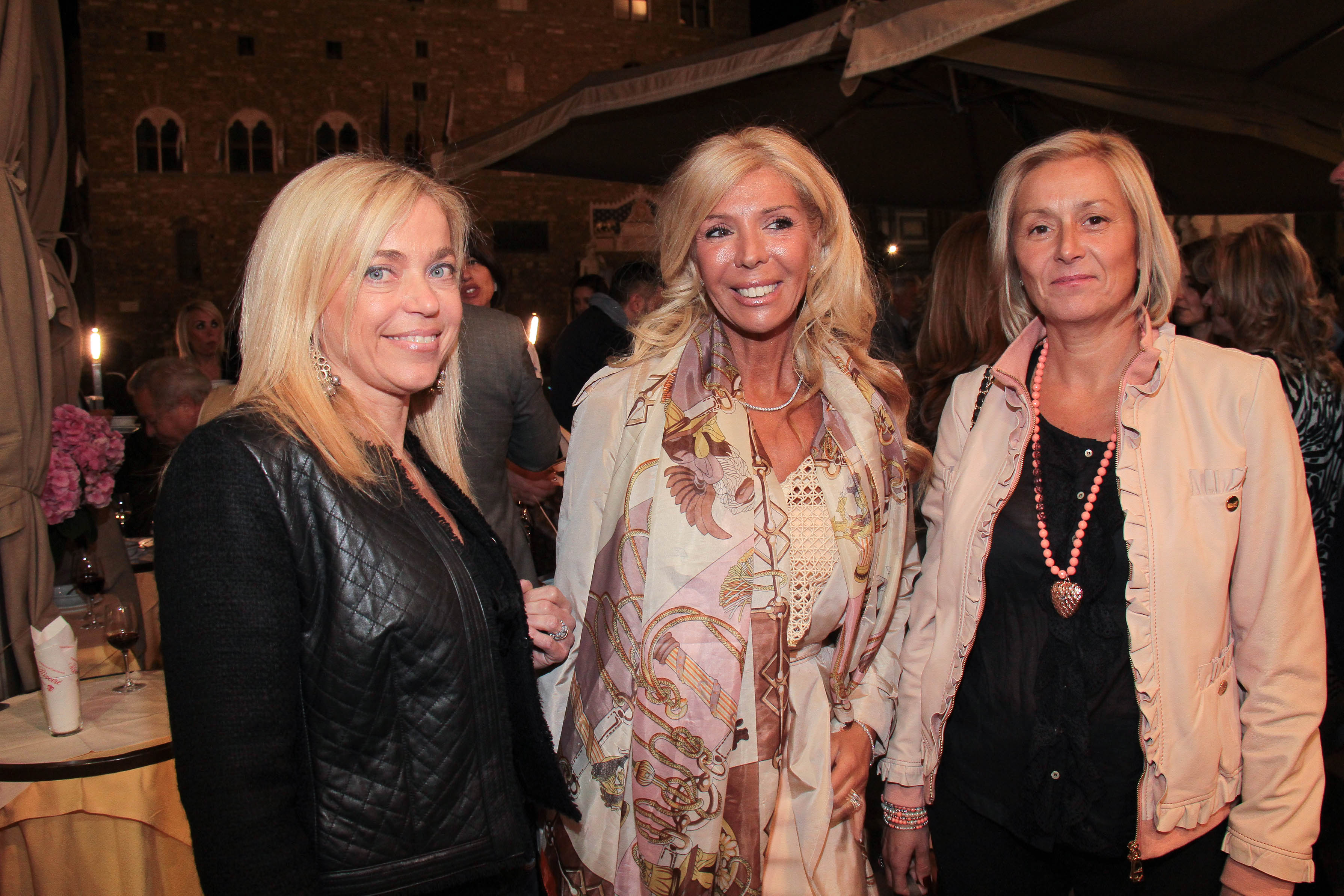 PRESSPHOTO Firenze, Loggia dei Lanzi, asta benefica per ANT organizzata da Farsetti. Nella foto Gianna Cappelli, Antonella Quaranta e Franca Barnini
Giuseppe Cabras/New Press Photo