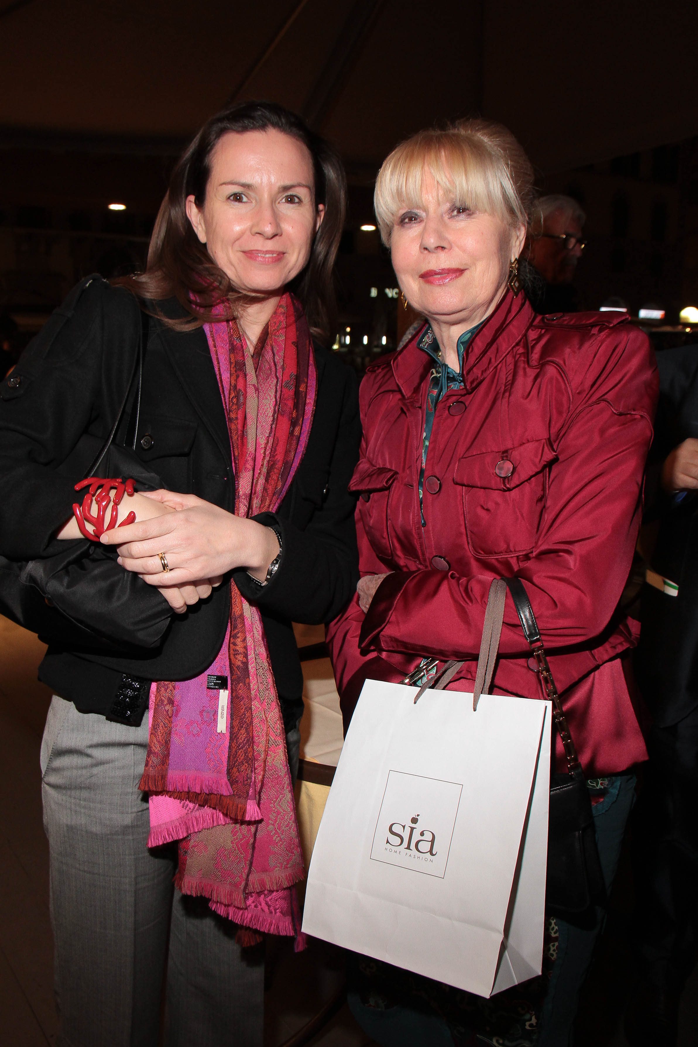 PRESSPHOTO Firenze, Loggia dei Lanzi, asta benefica per ANT organizzata da Farsetti. Nella foto Patrizia Mazzoni e Elda Fiesoli
Giuseppe Cabras/New Press Photo