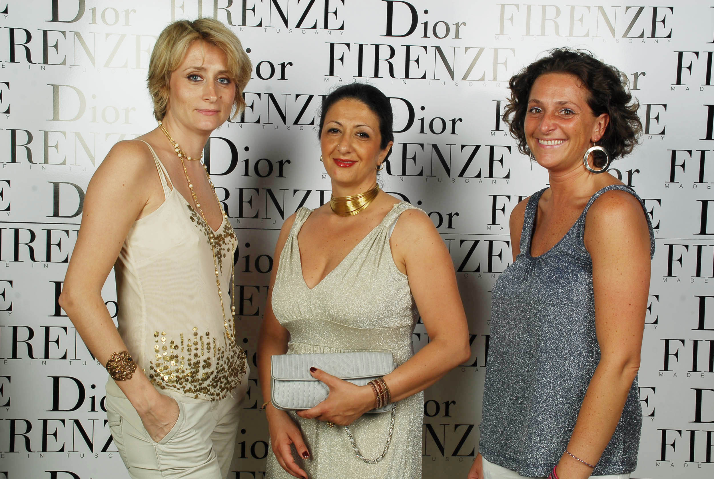 PRESSPHOTO  Firenze, evento Dior al teatro romano di Fiesole. Nella foto Sandra Salvato, Alessandra Nardelli e Selvaggia Velo
