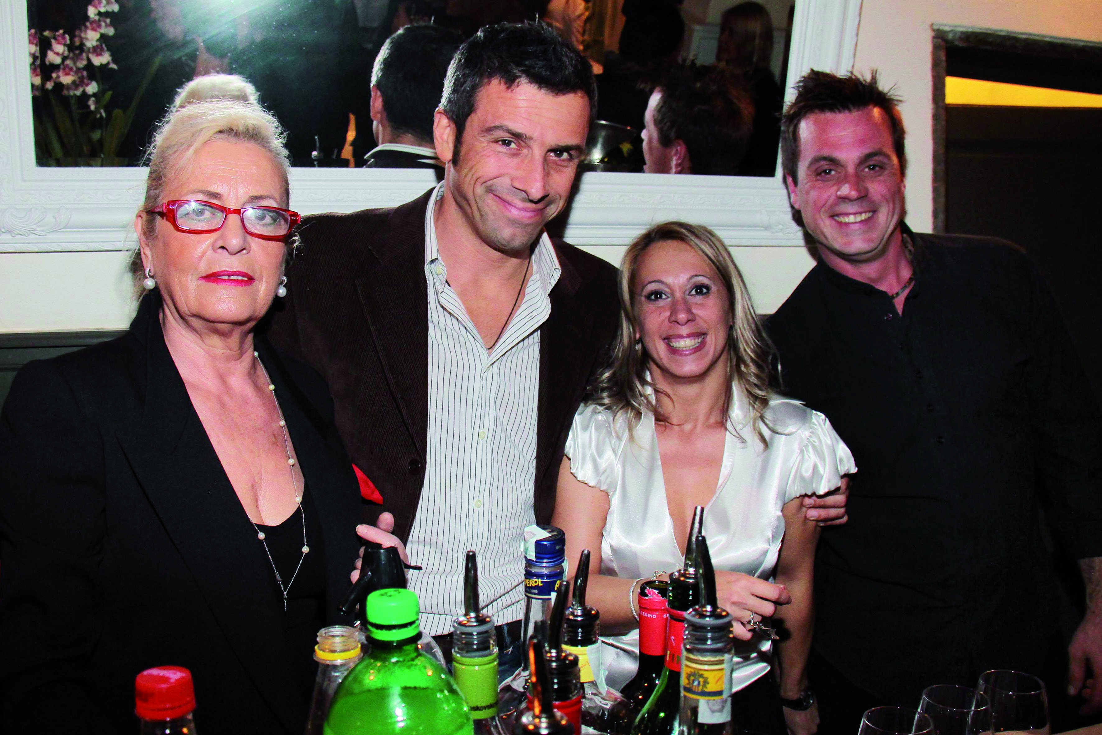 PRESSPHOTO. Firenze, ristorante La Baraonda. Nella foto Stefano Bosia, Elena Mattei con i barman