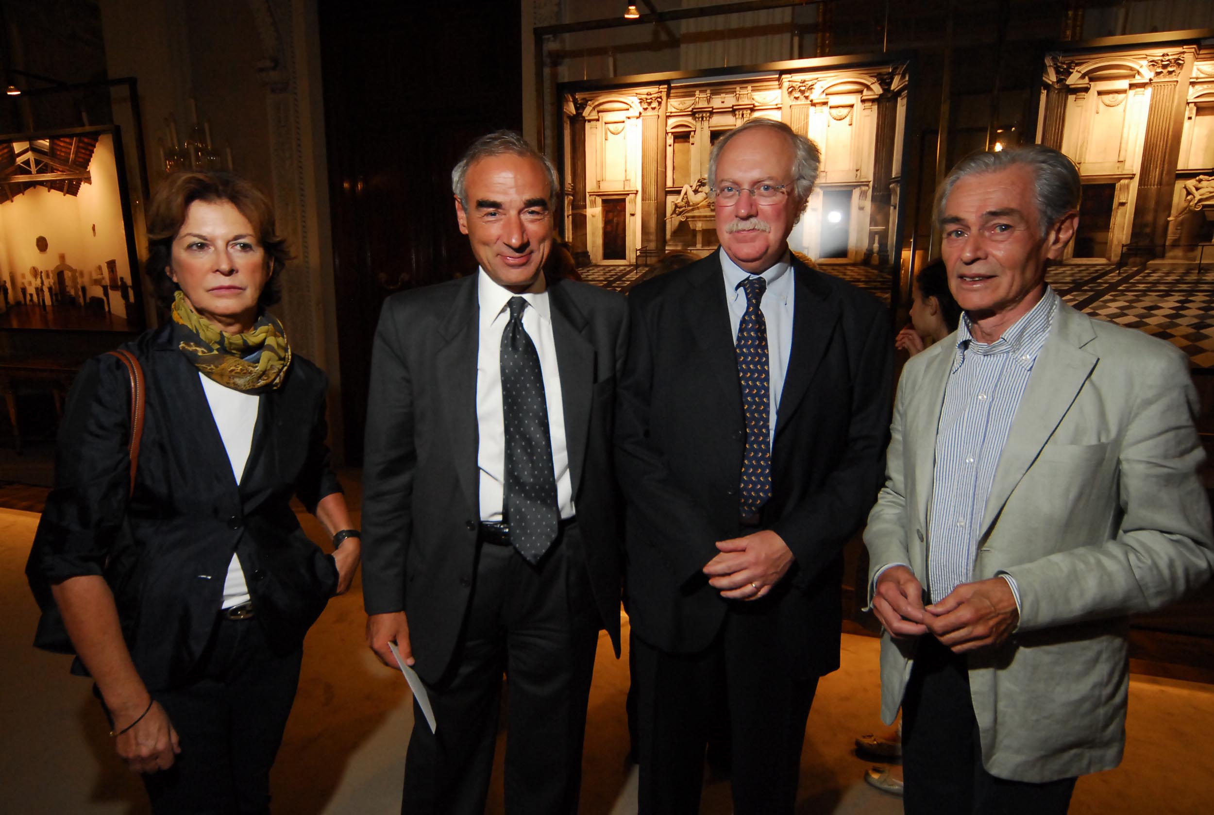 PRESSPHOTO  Firenze, Palazzo Pitti Galleria Palatina, mostra fotografica di Massimo Listri. Nella foto Paola Maresca, Alessandro Cecchi, Mauro Linari, Paolo Mazzoni