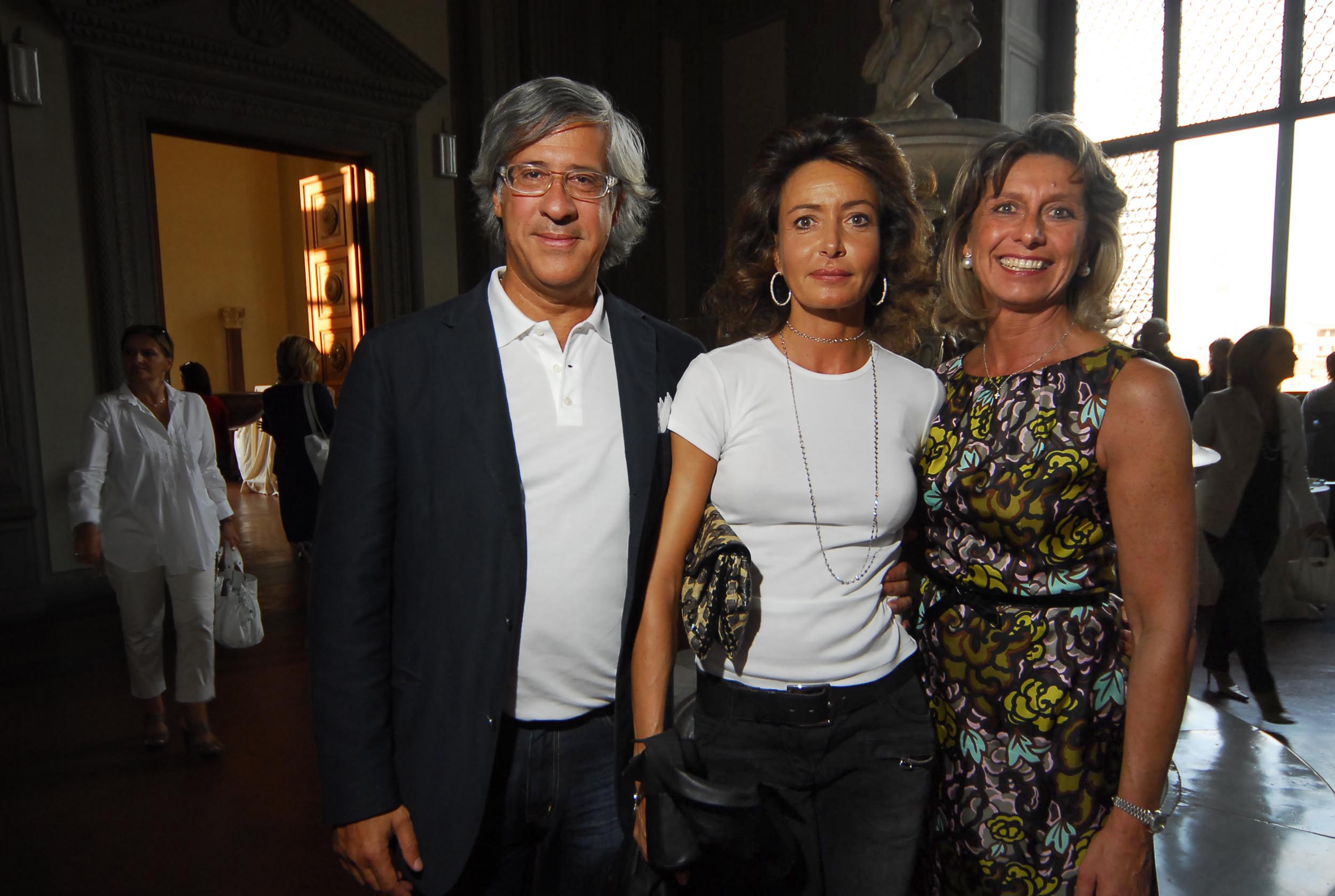 PRESSPHOTO  Firenze, Palazzo Pitti Galleria Palatina, mostra fotografica di Massimo Listri. Nella foto Sandro e Antonella Fratini, Alessandra Gozzini