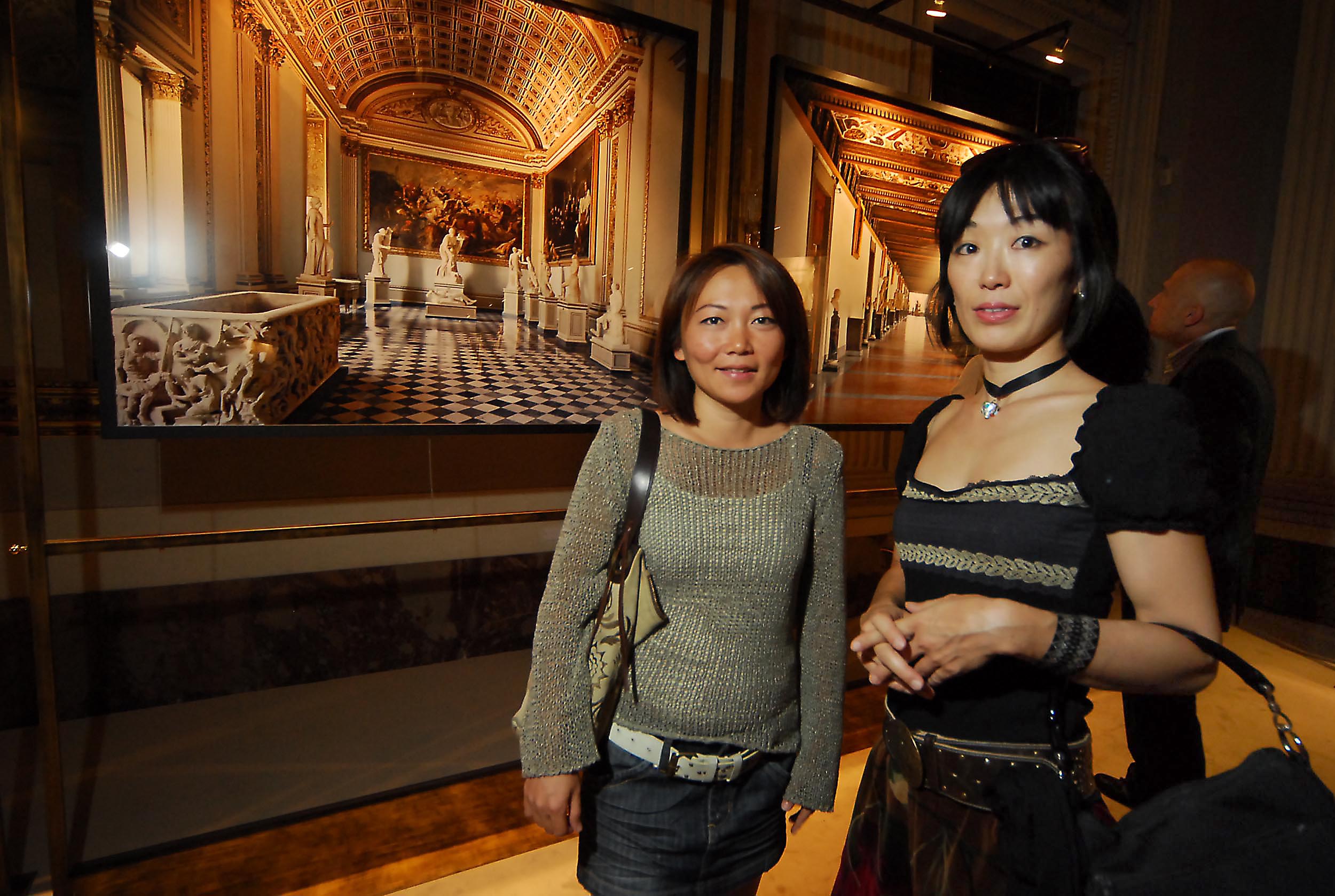 PRESSPHOTO  Firenze, Palazzo Pitti Galleria Palatina, mostra fotografica di Massimo Listri. Nella foto Ma Li Shan e Mokoto Minemura