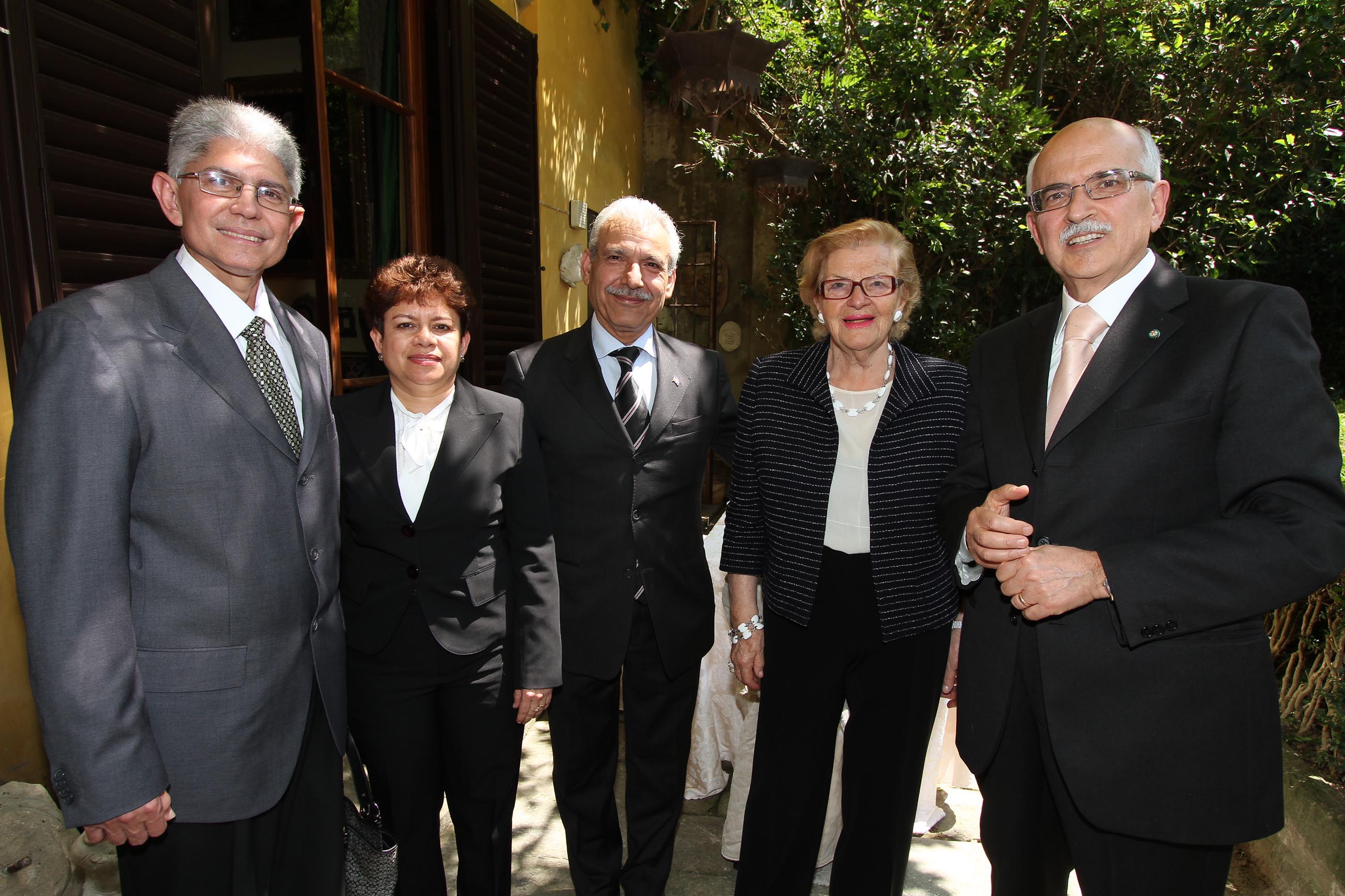 PRESSPHOTO Firenze, pranzo privato in casa di Massimo Listri in occasione della visita del presidente della Rep. Dominicana Leonel Fernandez. In foto da sx Benicio Tobal con la moglie Fidelina, Pasquale Balestrini, Wanda Ferragamo e il dott. Di Martino