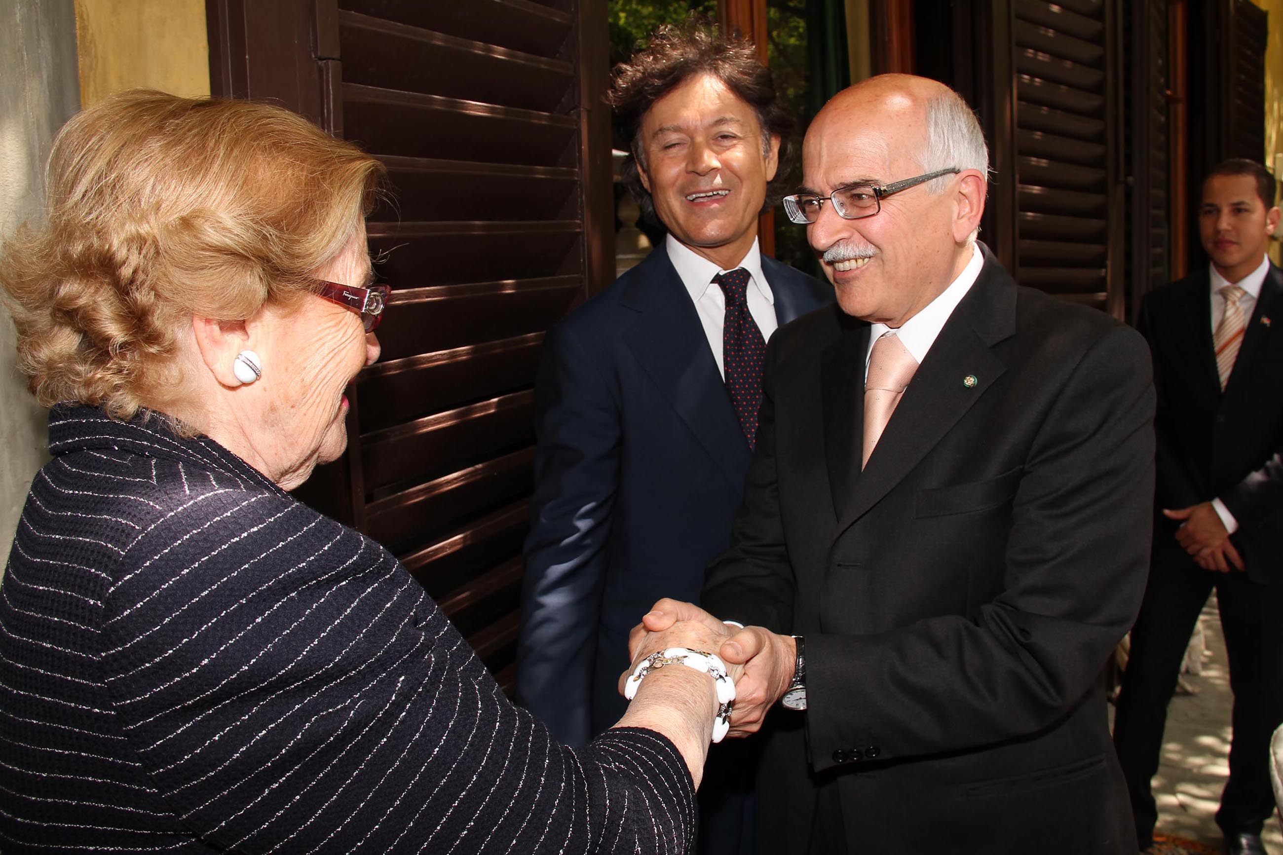 PRESSPHOTO Firenze, pranzo privato in casa di Massimo Listri in occasione della visita del presidente della Rep. Dominicana Leonel Fernandez. Nella foto il Prefetto Di Martino con Massimo Listri e Wanda Ferragamo