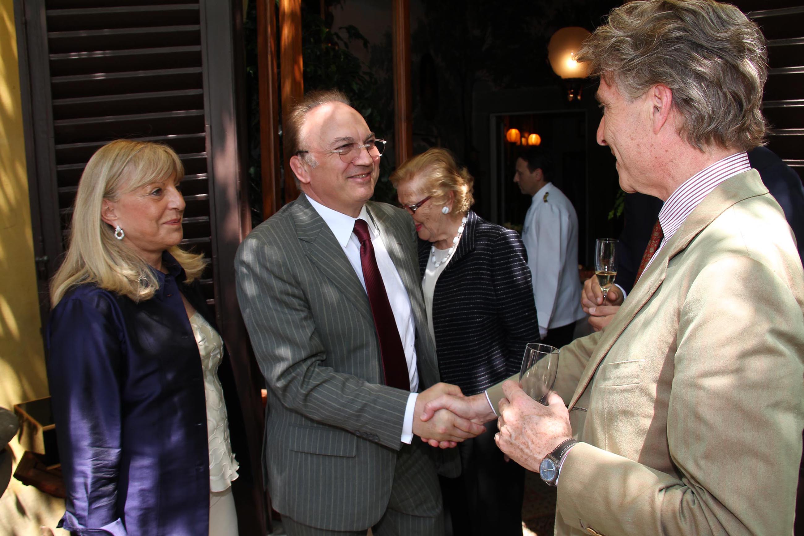 PRESSPHOTO Firenze, pranzo privato in casa di Massimo Listri in occasione della visita del presidente della Rep. Dominicana Leonel Fernandez. Nella foto l'arrivo del Questore dott. Francesco Tagliente