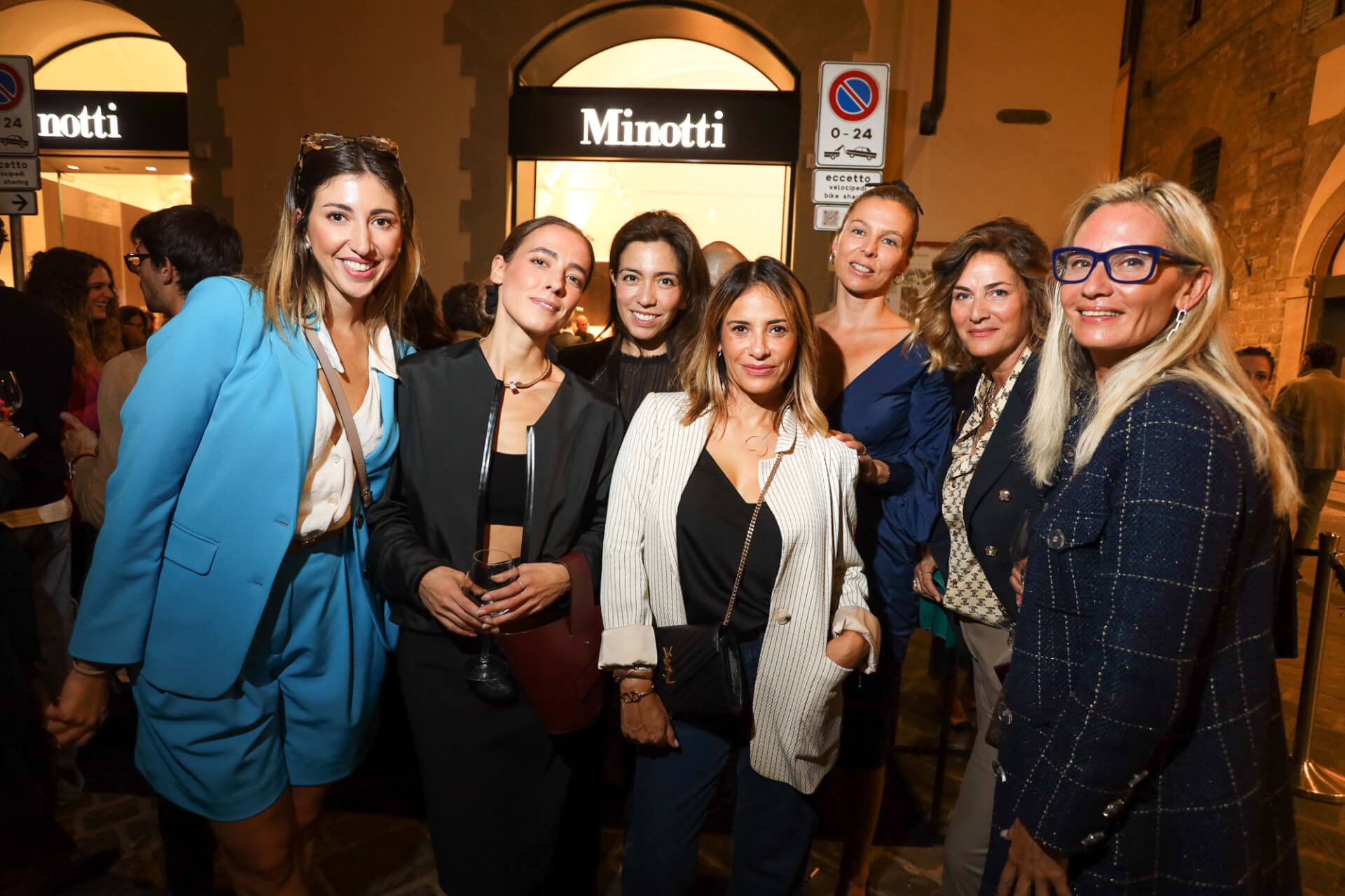 Ana Gomez, Eleonora Salvini, Isabel Hottagen, Veronica Alejandro, Giada Goti, Paola Ceruti, Chloe Tattanelli


